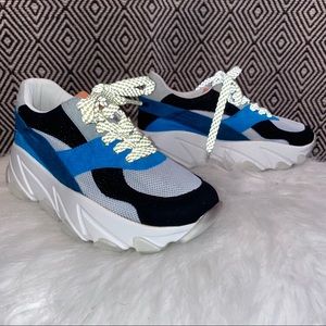 Steve Madden Sneakers / Womens size 6